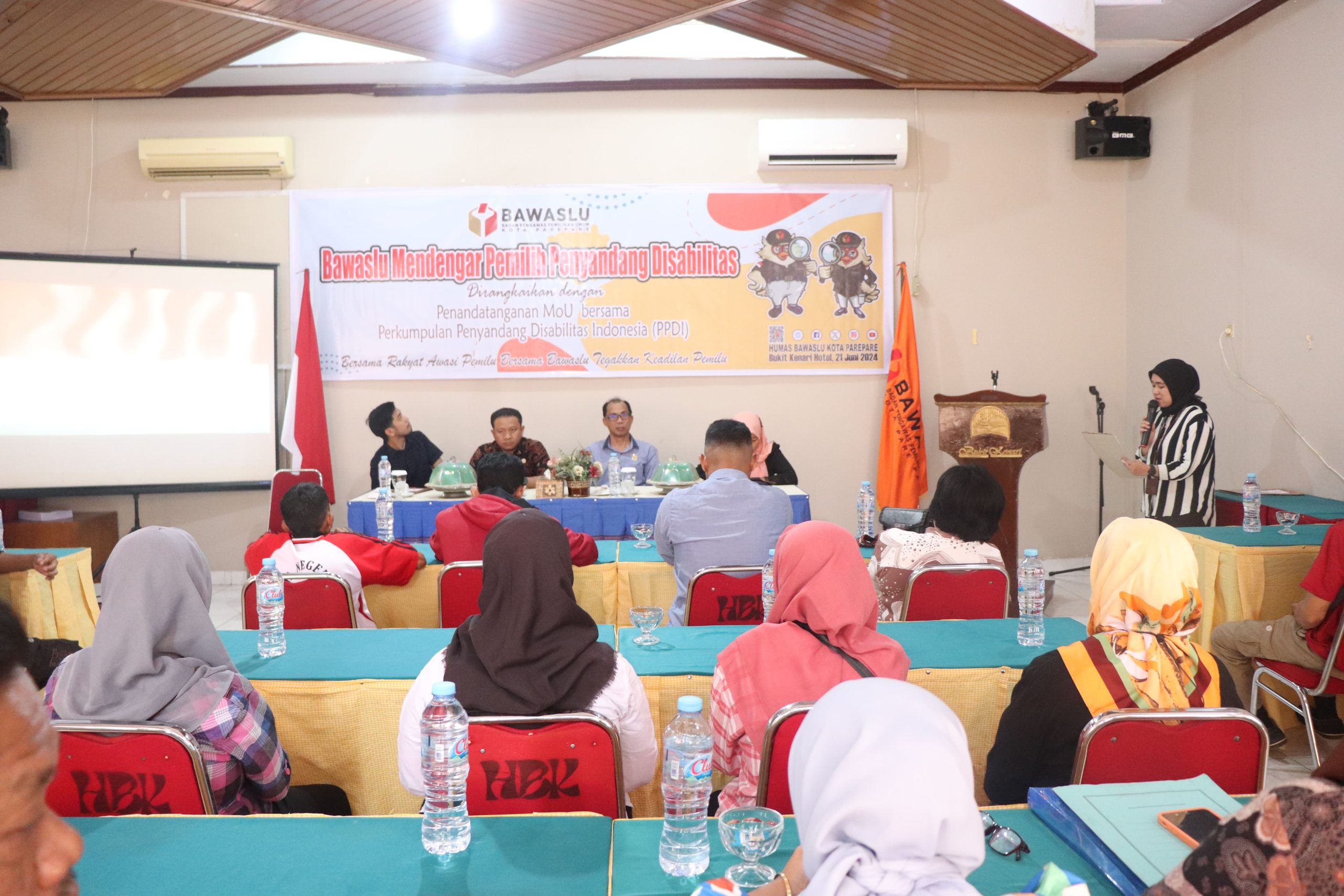 Badan Pengawas Pemilu (Bawaslu) Kota Parepare, Sulawesi selatan (Sulsel), menggelar kegiatan Bawaslu Mendengar Pemilih Penyandang Disabilitas di Hotel Bukit Kenari hari ini