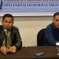 Calon Wali kota Tasming Hamd (TSM), didampingi Jubirnya Fuad Ukkas (Kanan)