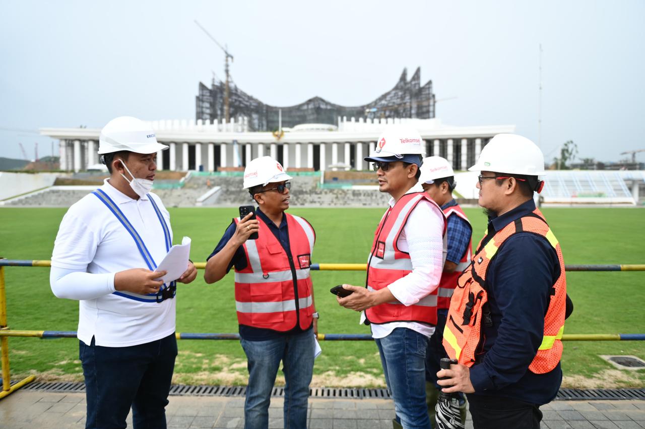 Telkomsel telah memastikan seluruh kesiapan infrastruktur terdepan guna mendukung kenyamanan aktivitas komunikasi dan pengalaman digital di IKN, serta mendukung gelaran HUT Ke-79 RI di Ibu Kota Nusantara dengan menyiapkan dan menghadirkan 49 Base Transceiver Station (BTS) berteknologi terkini 5G dan 4G di IKN dan wilayah pendukung lainnya. Selain itu juga telah memastikan konektivitas bagi para pelanggan yang akan memasuki wilayah IKN dengan mengoptimalkan jaringan di dua kota penyangga IKN yakni Balikpapan dan Samarinda yang mencakup 10 area khusus seperti bandara, pusat perbelanjaan, penginapan, dan jalan utama yang menghubungkan kedua kota dengan IKN.