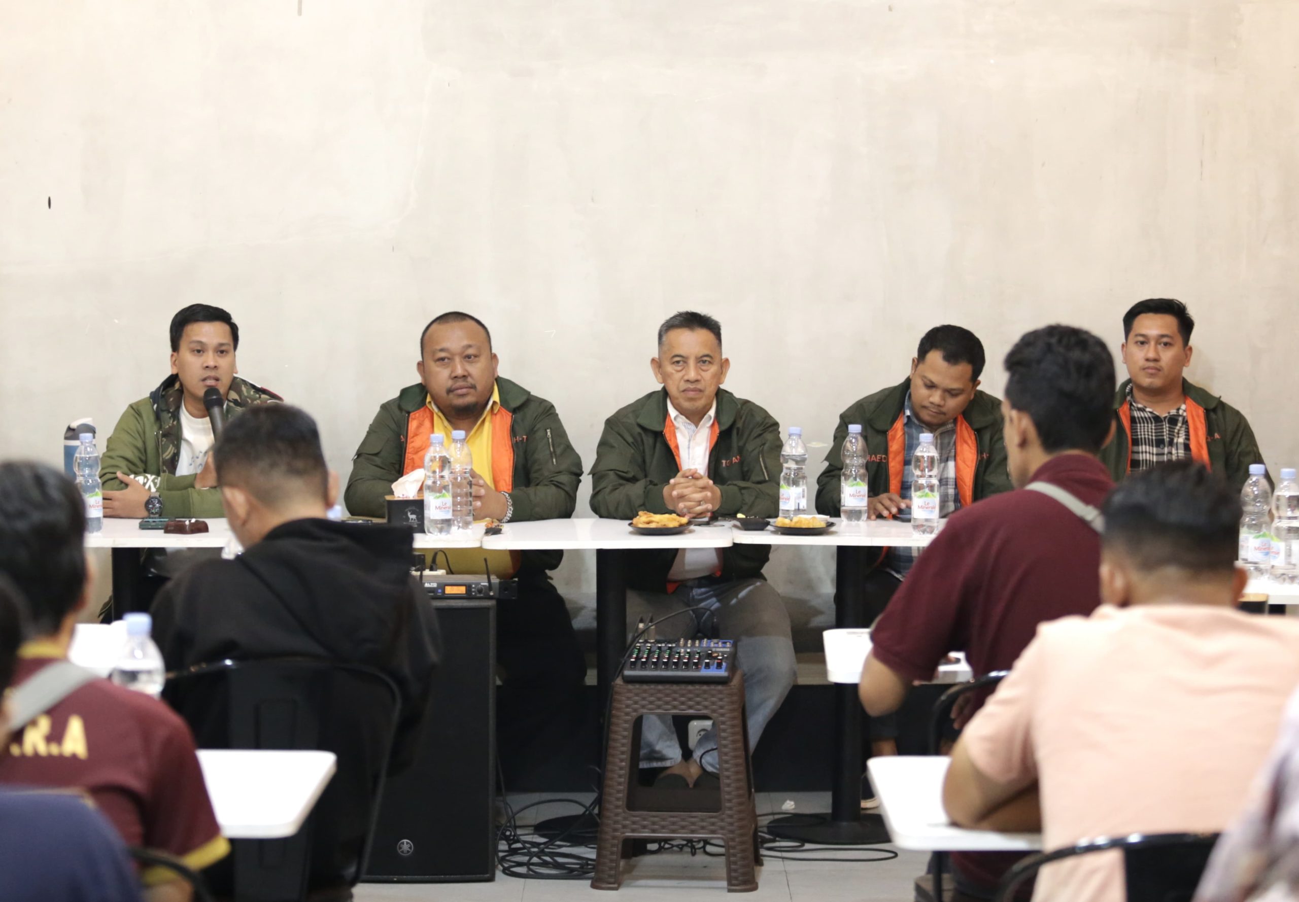 Bakal calon (Balon) Walikota Parepare, Sulawesi selatan, Andi Nurhaldin (ANH) bersama dengan jajaran tim pemenangnya saat menggelar silaturahmi