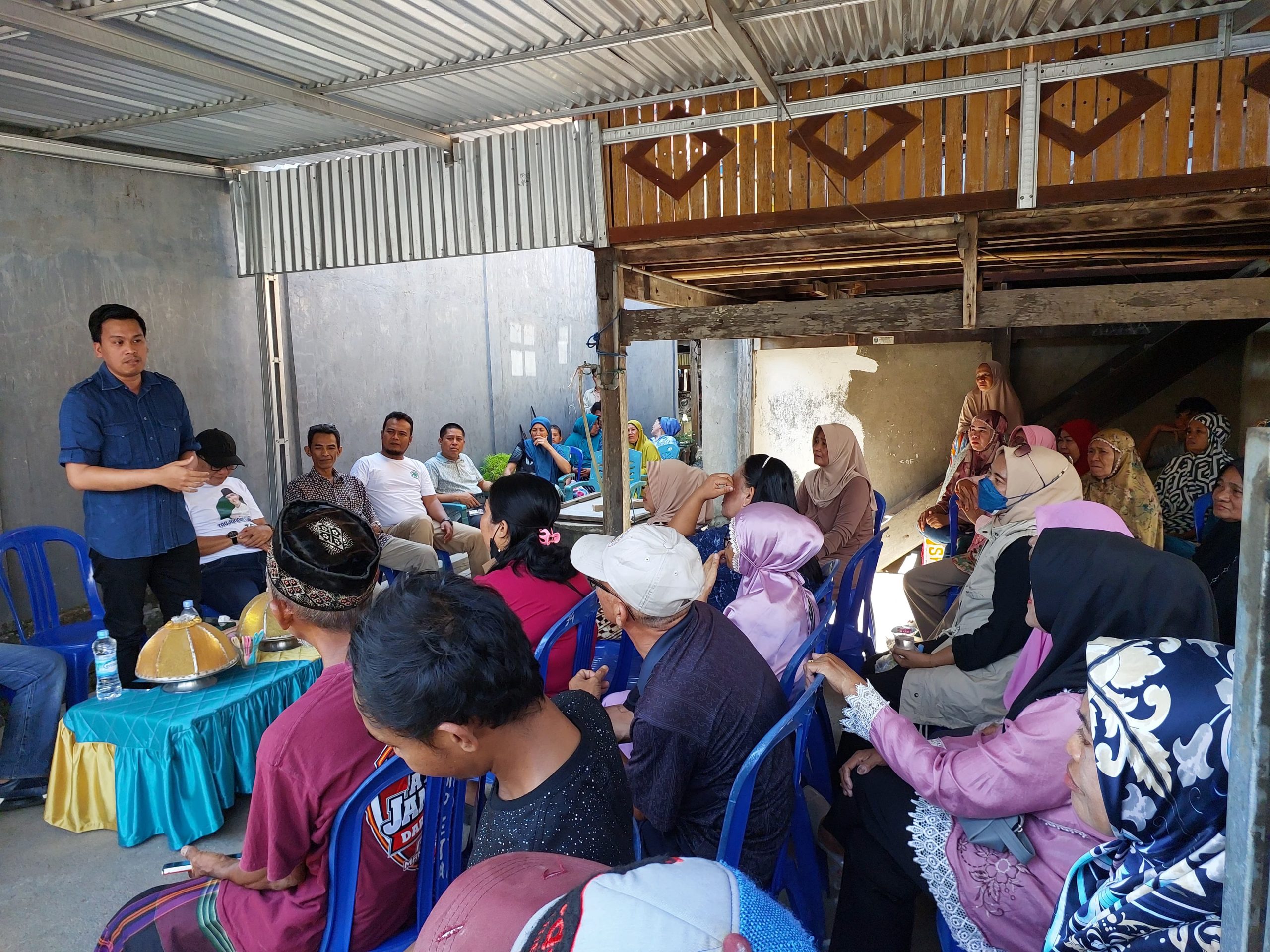 Warga RW 05 Kelurahan Lumpue menyampaikan sejumlah keluhan terkait infrastruktur jalan dan bantuan modal usaha dalam pertemuan silaturahmi dengan Calon Wali Kota Parepare, Andi Nurhaldin Nurdin Halid (ANH), pada Rabu, 18 September 2024