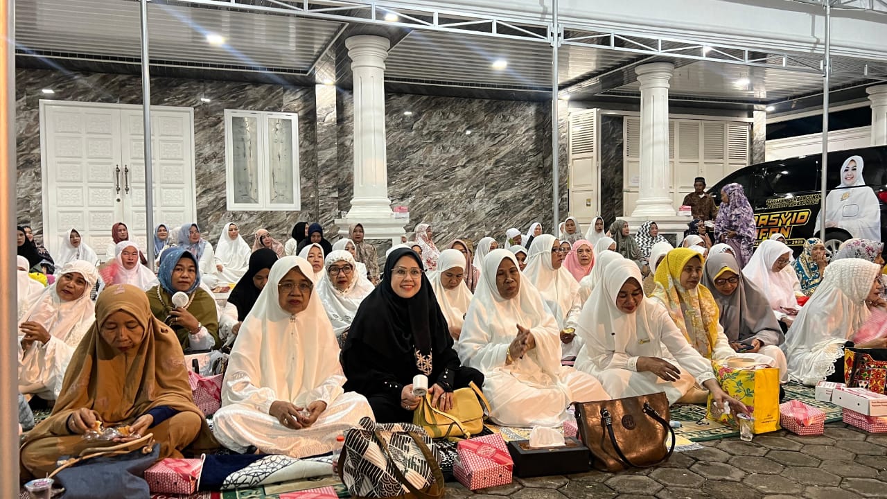 Suasana Dzikir dan Khatamul Qur'an, digelar di Markas Besar (Mabes) Erat Bersalam, Jalan Bau Massepe, Kelurahan Cappa Galung, Kecamatan Bacukiki Barat, Kota Parepare. Sulawesi selatan