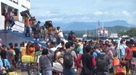Suasana kepadatan penumpang di pelabuhan Nusantara Parepare, Sulsel, saat menjelang libur Nataru