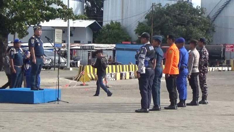 Suasana Apel siaga pembukaan posko angkutan laut natal 2024 dan tahun baru 2025, dipimpin langsung kepala Kesyahbandaran dan Otoritas Pelabuhan (KSOP) Parepare, Shyaiful Horry