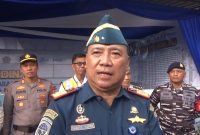 kepala KSOP Shaiful Horry, saat diwawancarai awak media usai memimpin apel pembukaa posko angkutan Natal 2024 dan Tahun Baru 2025 di Pelabuhan Nusantara Parepare, Selasa, 17 Desember 2024.