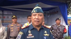 kepala KSOP Shaiful Horry, saat diwawancarai awak media usai memimpin apel pembukaa posko angkutan Natal 2024 dan Tahun Baru 2025 di Pelabuhan Nusantara Parepare, Selasa, 17 Desember 2024.