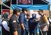 Kapolres Parepare, bersama unsur Forum Koordinasi Pimpinan Daerah (Forkopimda) TNI di Parepare, Sulawesi selatan, melakukan peninjauan langsung ke sejumlah Tempat Pemungutan Suara (TPS)