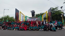 kampanye cegah penyebaran AIDS dipusatkan di pelataran monument patung cinta Habibie dan Ainun kota Parepare, Minggu, 1 Desember 2024. 