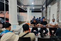 Ketua tim pemenangan Kaharuddin Kadir, saat memimpin konferensi pers