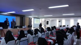 Anggota Komisi II Dewan Perwakilan Rakyat Republik Indonesia (DPR RI), Taufan Pawe, saat memonitoring dan evaluasi pelaksanaan Tes Calon Pegawai Pemerintah dengan Perjanjian Kerja (CPPPK) yang dilaksanakan di BKN I Makassar, Sulawesi selatan, Gedung Phinisi Universitas Negeri Makassar (UNM), Kota Makassar, 