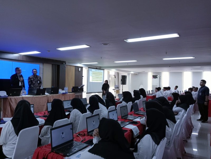 Anggota Komisi II Dewan Perwakilan Rakyat Republik Indonesia (DPR RI), Taufan Pawe, saat memonitoring dan evaluasi pelaksanaan Tes Calon Pegawai Pemerintah dengan Perjanjian Kerja (CPPPK) yang dilaksanakan di BKN I Makassar, Sulawesi selatan, Gedung Phinisi Universitas Negeri Makassar (UNM), Kota Makassar, 