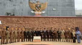 Foto bersama usai melaksanakan upacara peringatan Hari korban 40 ribu jiwa di monumen korban 40 ribu jiwa kota Parepare.