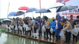 Polda Sulawesi Selatan (Sulsel) melalui Direktorat Polisi Air dan Udara (Dit Polairud) 
melakukan kegiatan penaburan benih ikan nila dan ikan mas di Empang Panaikang, Makassar, yang dikelola oleh dua Kelompok Tani Tambak, dalam mendukung program Ketahanan Pangan Nasional. 