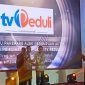 Kepala Dinas Komunikasi dan Informatika Anwar Amir, menerima penghargaan Kategori Program Peduli Siaran Perempuan dan Anak Televisi Terbaik dalam momen penganugerahan KPID Awards 2024 