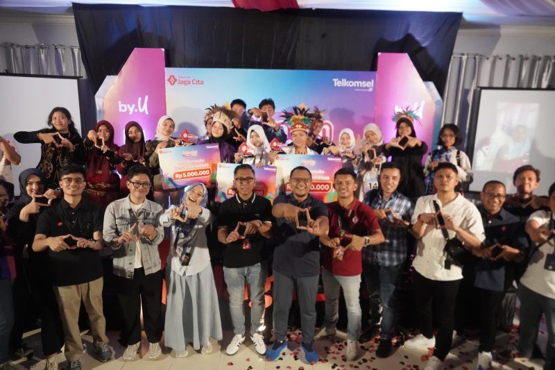 Final Inspiration Day Telkomsel Jaga Cita yang berlangsung di Aula SMK Telkom Makassar pada Jumat, 13 Desember 2024 lalu, berlangsung meriah dan tiga orang keluar sebagai pemenang dalam program tersebut. 
