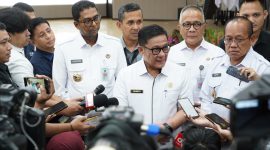 Plt Direktur Jenderal Imigrasi, Saffar Muhammad Godam, saat diwawancarai awak media