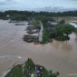 Kondisi jembatan putus di Pudee akibat tersapu arus banjir di Barru, Sabtu 21 Desember 2024