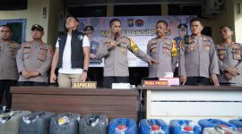 Kapolres Parepare Akbp. Arman Muis saat memimpin konferensi pers capaian kinerja tahun 2024 di halaman kantor Mapolres Parepare