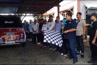 Penjabat (Pj) Wali Kota Parepare Abdul Hayat Gani melepas tim dan armada pasar murah di halaman Kantor Kecamatan Ujung, Minggu, 15 Desember 2024.