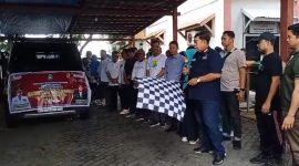 Penjabat (Pj) Wali Kota Parepare Abdul Hayat Gani melepas tim dan armada pasar murah di halaman Kantor Kecamatan Ujung, Minggu, 15 Desember 2024.