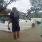 Konddisi jalan trans Sulawesi Makassar-Barru terendam banjir, kendaraan ekstra hati-hati untuk melintas