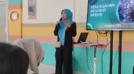 Tim dokter memberikan edukasi berkelanjutan mengenai Human Metapneumovirus (HMPV) di ruang tunggu rawat jalan RSUD Andi Makkasau