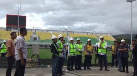 Rombongan komisi V DPR RI saat meninjau porgres rehabilitasi dan renovasi stadion GBH Parepare