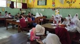 Suasana belajar mengajar di salah satu SD Negeri di kota Parepare, saat ini masih belum melaksanakan program Makan Bergizi Gratis 