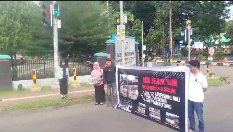 Aksi pengumpulan donasi bertajuk Aksi Sejuta Koin ini berlangsung di jalan poros Pangkep-Maros, Kelurahan Tumampua, Kecamatan Pangkajene
