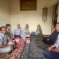 Jasa raharja menyerahkan santunan bagi korban kecelakaan tabrakan bus di kota Batu, Malang.