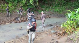 Personel, Batalyon B Pelopor Satuan Brimob Polda Sulawesi Selatan menggelar latihan lintas medan di wilayah Kota Parepare.