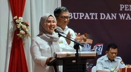 Andi Ina Kartika Sari memberikan sambutan saat penetapan dirinya sebagai Paslon Bupati terpilih di pilkada Barru 2024.