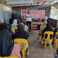 Anggota DPRD Sappe memberikan orasi politik saat reses berlangsung di Patato kota Parepare, Sulawesi selatan.