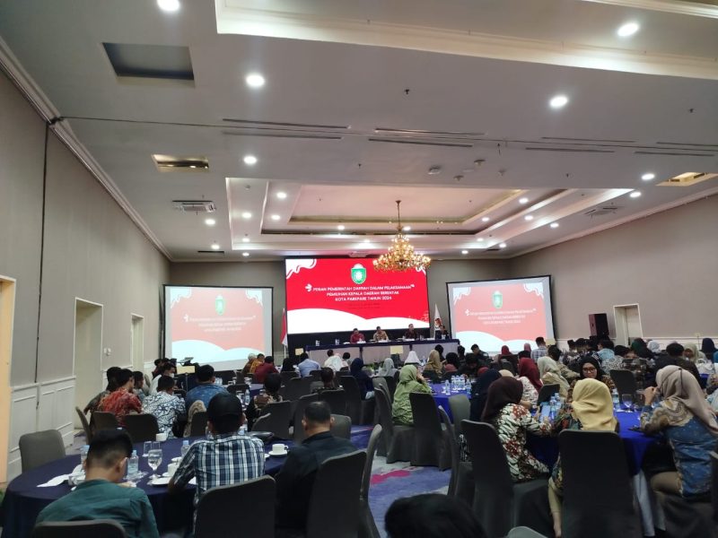 Suasana Rapat Evaluasi Badan Ad hoc penyelenggara pemilihan pada pelaksanaan tahapan pemilihan Gubernur dan Wakil Gubernur, serta Walikota dan Wakil Walikota Tahun 2024 tingkat KPU Kota Parepare, di Hotel Aryaduta Kota Makassar