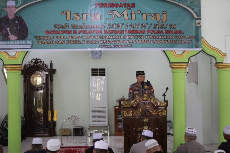 Batalyon B Pelopor Satuan Brimob Polda Sulawesi Selatan memperingati Isra Mi'raj Nabi Muhammad SAW 1445 H dengan khidmat di Masji Nurul Askar, Mako Batalyon B Pelopor 