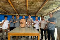 Foto bersama pengurus POBSI Sulsel dan POBSI Parepare, usai meninjau venue dijadikannya kota Parepare sebagai tuan rumah penyelenggaraan Pra Pekan Olahraga Provinsi (Pra Porprov) 2025 untuk cabang olahraga biliar. 