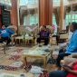 Penjabat wali kota (Pj) Parepare, Abdul Hayat Gani, saat menerima tim penjaringan dan penyaringan Komite Olahraga Masyarakat Indonesia (KORMI) Provinsi Sulawesi selatan (Sulsel), di Rumah Jabatan (Rujab) Wali kota Parepare, sabtu, 8 Februari 2025.