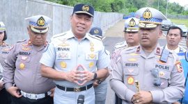 Direktur Utama PT Jasa Raharja Rivan A. Purwantono bersama Kakorlantas POLRI Brigjen Pol. Drs. Agus Suryonugroho, S.H., M.Hum saat memberikan keterangan pers usai lakukan survei