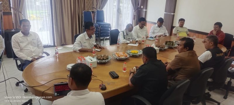 Suasana pertemuan antara angota komisi III DPRD Parepare dan LSM Fokus di kantor Pelindo Multi Terminal Branch Parepare, Sulawesi selatan (Sulsel) 