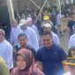 Walikota dan wakil walikota Parepare terpilih, Tasming Hamid dan hermanto  yang mengenakan kaos berwarna hitam sedang berjalan kaki bersama dengan lainnya dalam rangka  mengikuti gladi kotor jelang pelantikan 20 Februari nanti di istana negara Jakarta