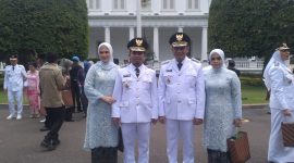 Tasming Hamid dan Hermanto bersama dengan istri usai mengikuti prosesi pelantikan serentak kepala daerah se-Indonesia yang berlangsung khidmat di Istana Kepresidenan, Jakarta, Kamis, 20 Februari 2025.