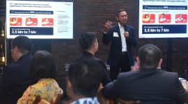 Telkomsel DigiAds Roundtable di Jakarta (23/1) bersama CMO sejumlah sektor industri, VP Digital Advertising, Wholesale, dan Interconnect Telkomsel, Arief Pradetya, memaparkan pola perilaku konsumen selama Ramadan untuk mendukung pemasaran yang lebih cerdas dan efektif.