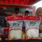 Produk pangan Bulog cabang Parepare dipajang Bazar murah pada dalam rangka pembukaan TMMD ke-123 Kodim 1405 Parepare di kabupaten Barru, Sulsel