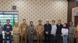 Foto bersama pengurus Persatuan Olahraga Biliar Seluruh Indonesia (POBSI) Cabang Parepare, Sulsel dengan Wakil Wali Kota Parepare, Hermanto, usai audiensi