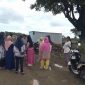 Warga mendatangi lokasi proyek pembangunan perumahan melakukan penolakan atas pembangunan tersebut