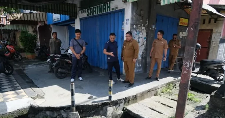 Wakil Wali Kota Parepare Hermanto meninjau salah satu titik yang berpotensi banjir