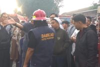 Wali Kota Parepare, Tasming Hamid, (Jaket coklat berlambang garuda) langsung turun ke lokasi kebakaran di Jalan Andi Makkasau, kota Parepare, Sulawesi selatan (SULSEL). Senin, 3 Maret 2025