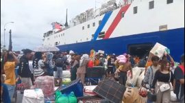 Suasana kepadatan penumpang jelang lebaran di Pelabuhan Nusantara Parepare