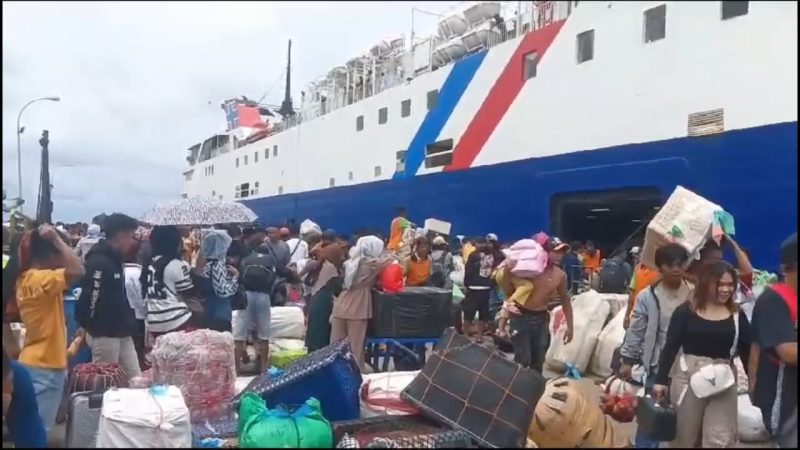 Suasana kepadatan penumpang jelang lebaran di Pelabuhan Nusantara Parepare