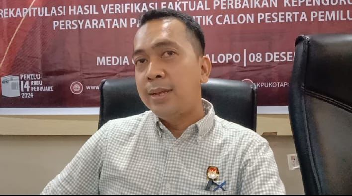 Komisioner KPU Sulawesi Selatan, Ahmad Adiwijaya, 